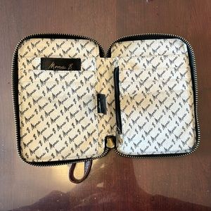 Mona B wallet